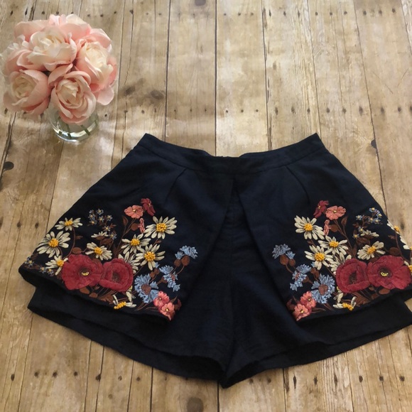 Anthropologie Pants - Anthropologie Elevenses Wind Garden Shorts Size 8